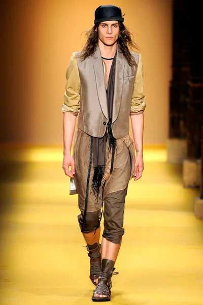 Look 4